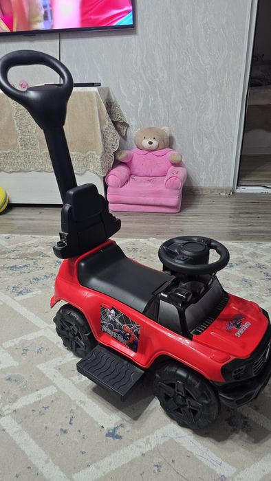 Продам детскую машинку