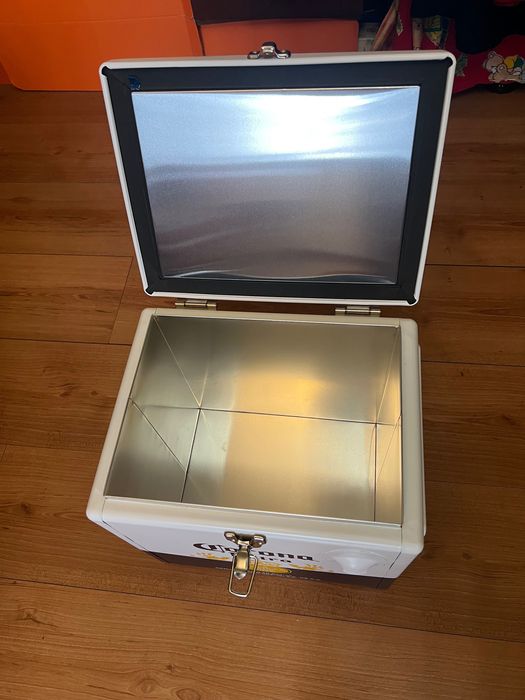 Lada frigorifica metal Corona portabila