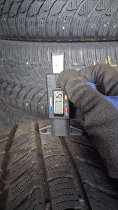 2 броя зимни гуми 235/50/R19 CONTINENTAL