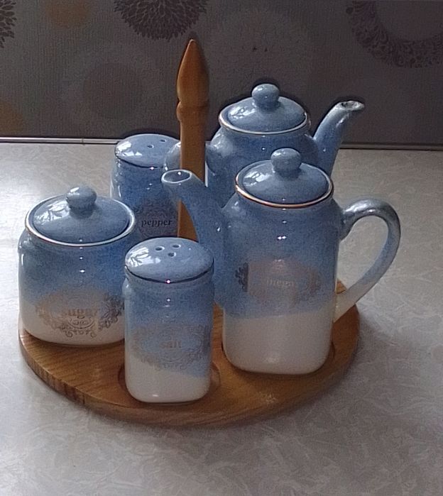 Продам  чайник фарфоровый