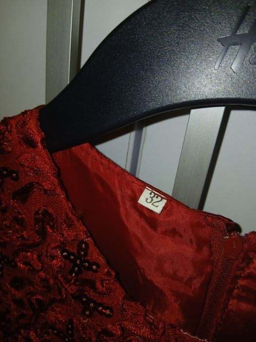 Rochiță roșie pentru fete,evenimente