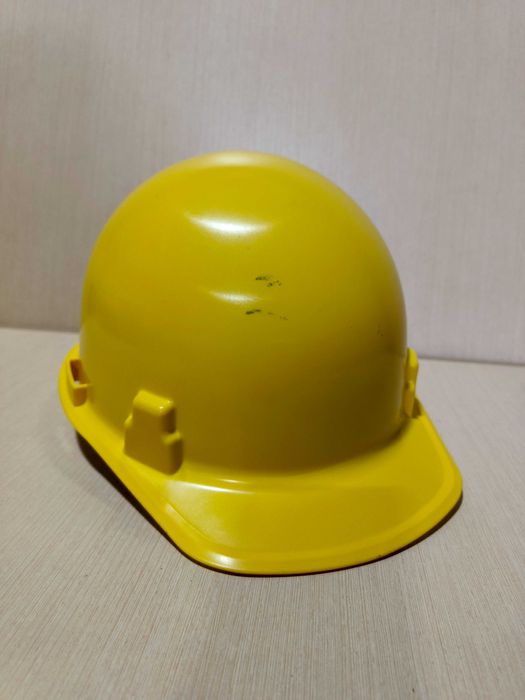 Каски на продажу