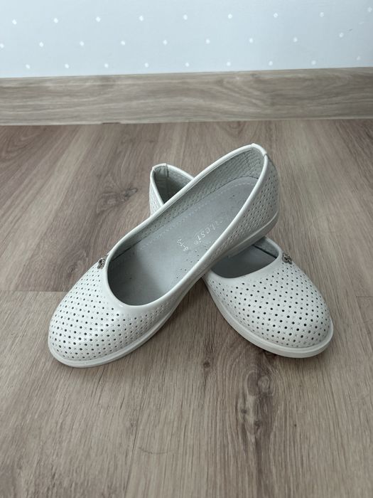 Балетки белые для девочки