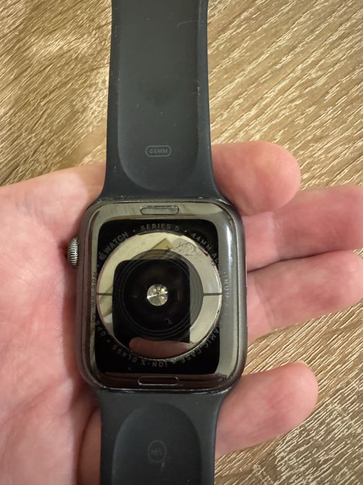 Apple Watch Series 5 44мм, GPS, 32GB