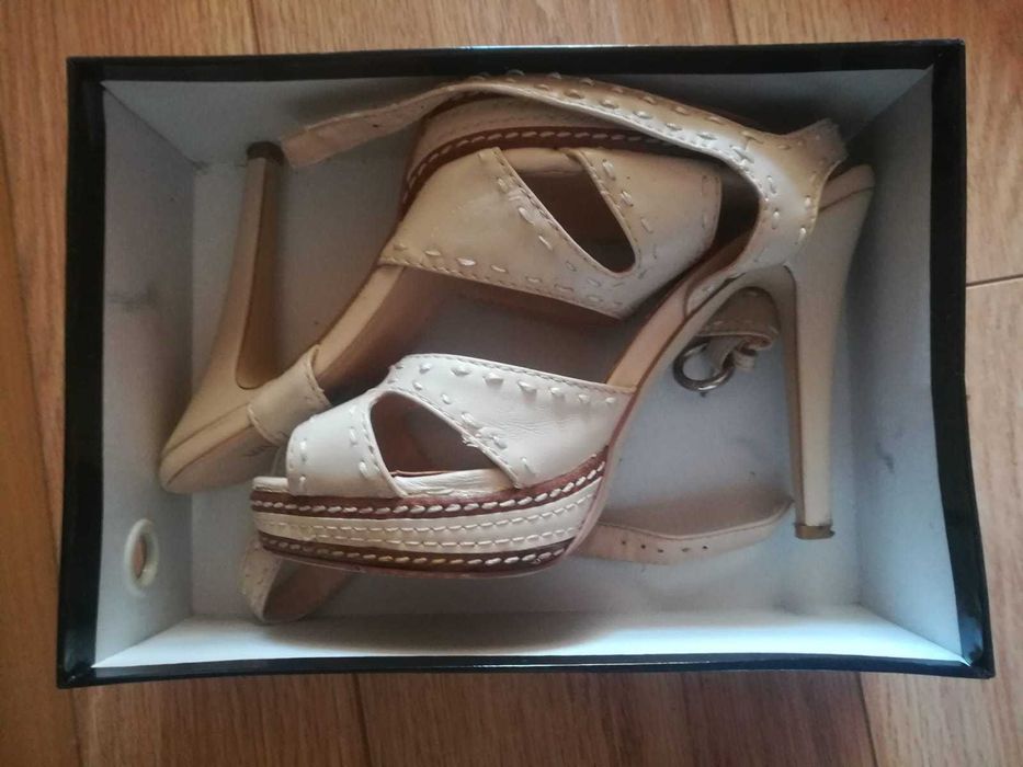 Женская обувь разнообразная