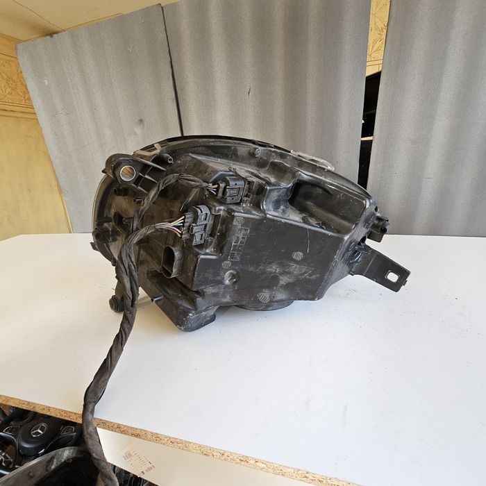 Десен фар Mercedes R class W251