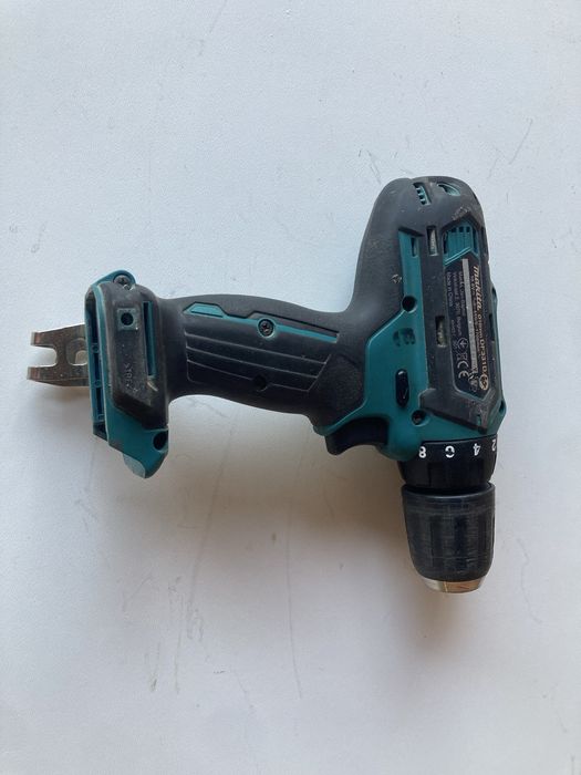 Autofiletanta Makita 10,8v  DF 331D  doar corp