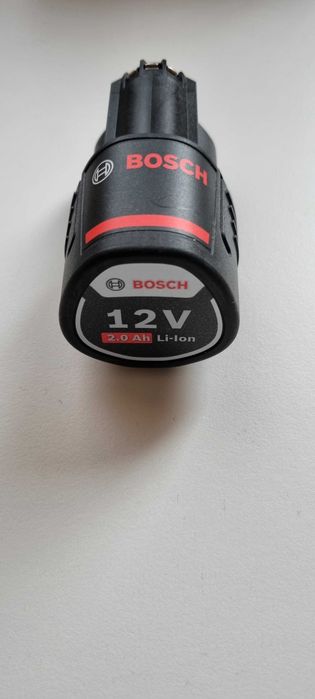 Bosch GBA 12 V 2.0 Ah -  2 батерии, зарядно Bosch GAL 18V-40