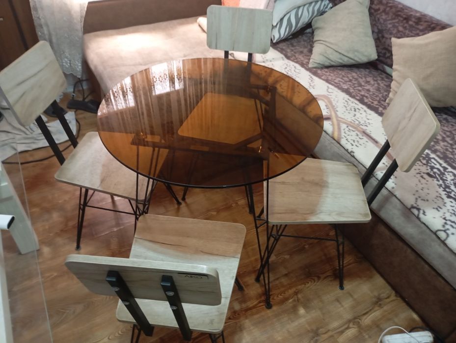 Кухонный стол со стульями Aiko