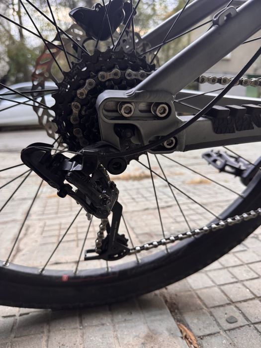 Drag C2 сив гуми- 26”, рамка- М