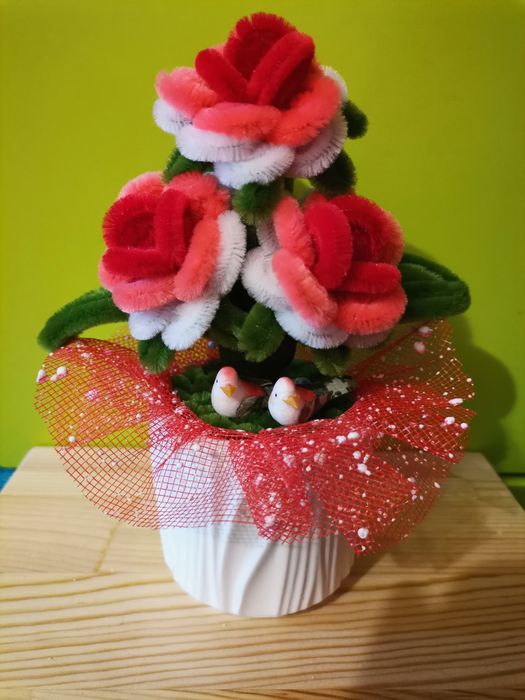 Керамична кашпа с цвете