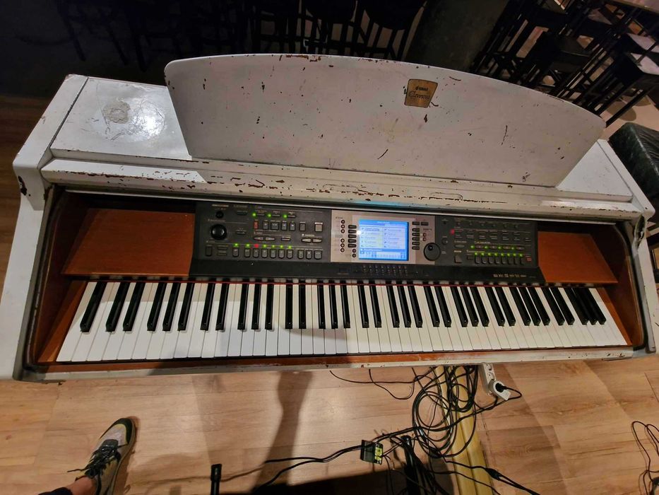 Yamaha Clavinova пиано