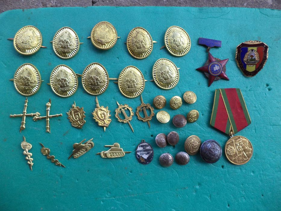 Semne de arma cuci militari boneta medalii insigne nasturi vechi RSR
