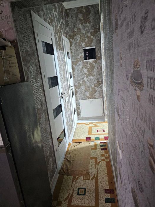 Срочно ижарага берилади 2 хонали 2 этаж 350$ . Адрес Шохи Зинда .