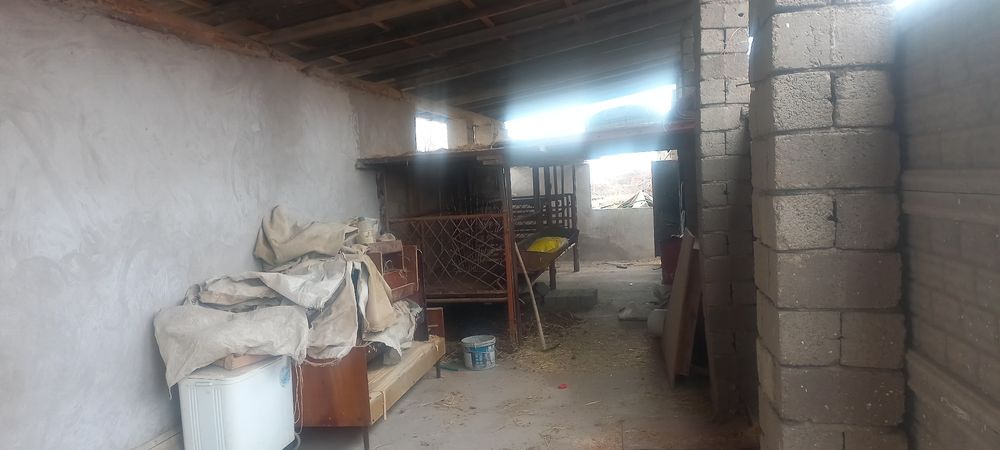 Намунали ховли уй сотилади