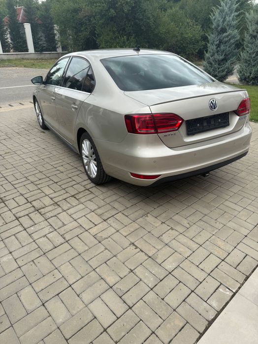 VW Jetta Hybrid E