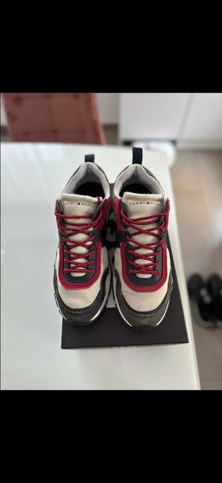 Tommy Hilfiger маратонки 42 номер