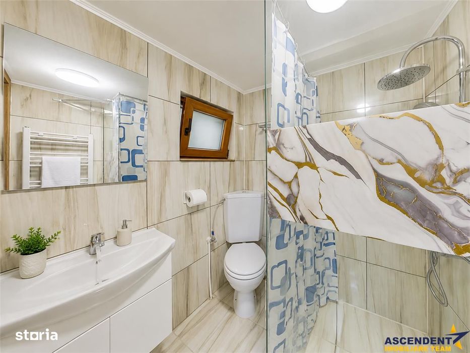 Corp de casa cu 2 imobile, intrari separate, pod si beci generos, Cent