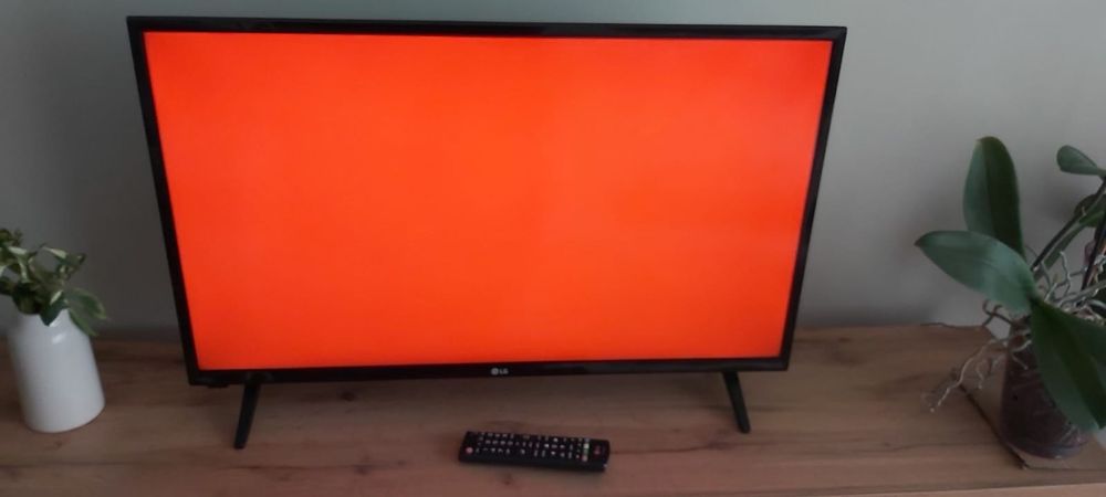 Телевизор LG 32 инча full HD