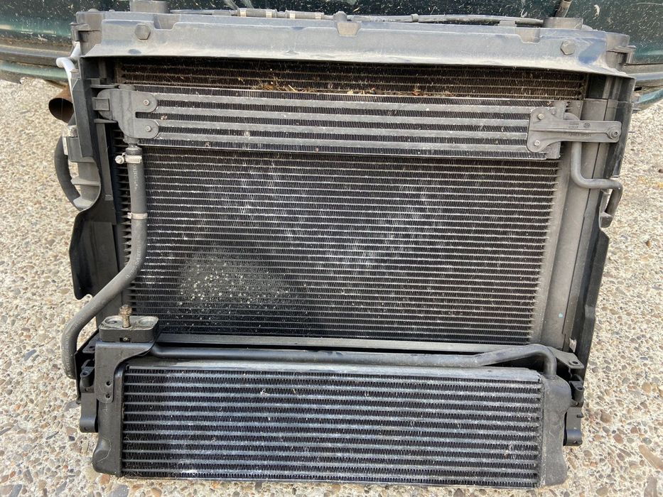 Radiator radiatoare apa uleiventilator răcitor ulei BMW M5 M6 E60 V10