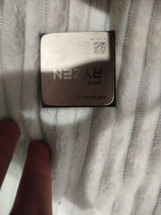 RYZEN 3 pro 3200ge