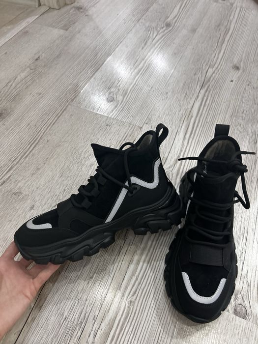 Кросовки женские 37 р