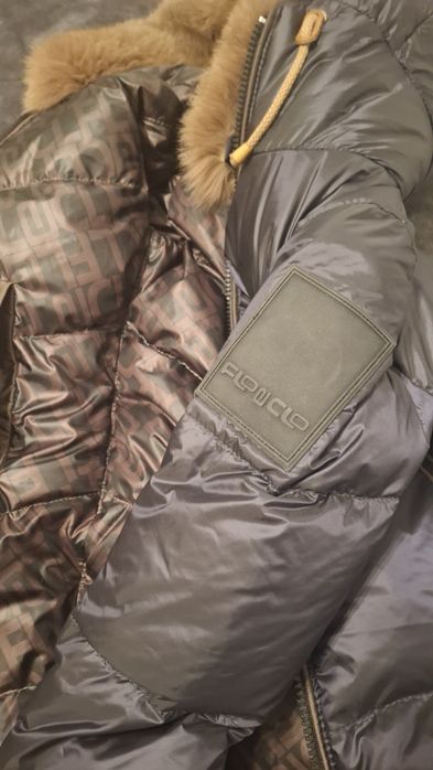 Geaca de dama cu dubla fata  Flo& CO

Masura 38 = M 

Made in Italy