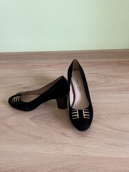 Продам туфли на замше