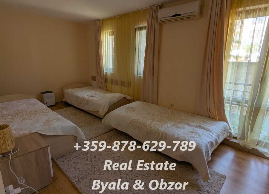 Просторен тристаен апартамент с голям двор-тераса в гр.Обзор