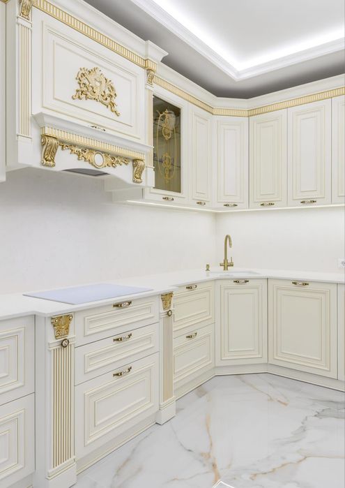 Usi lemn masiv si mobila de bucatarie