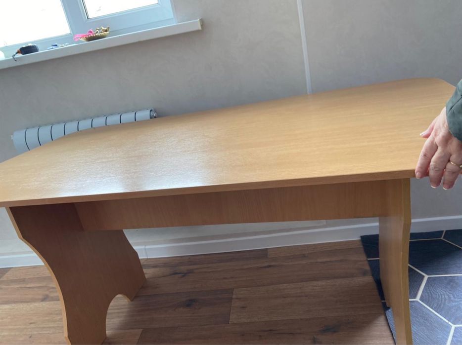 Кухонный стол для кухни