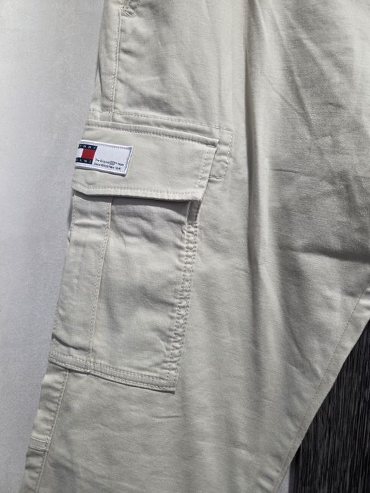 Tommy Jeans панталони Austin DM0DM18940 Бежов Slim Fit