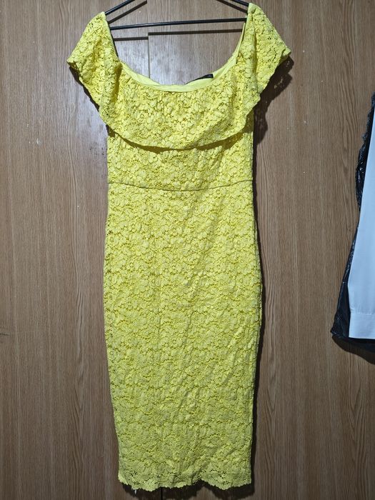 Rochie potrivită pentru zilele călduroase