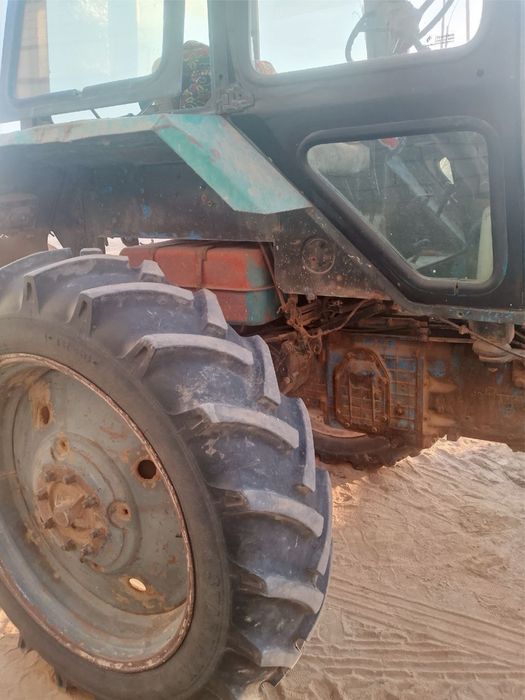 Трактор плуг ва пресподборщик сотилади