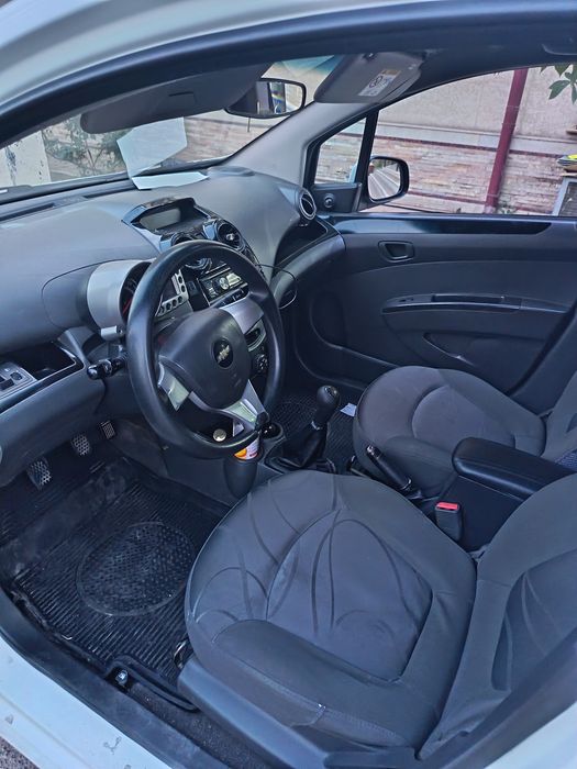 2016 spark sotiladi 5300$