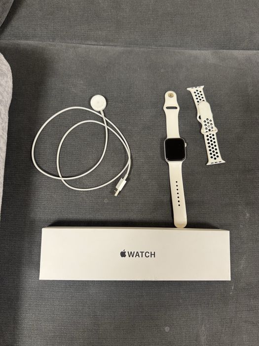 Apple watch SE  44mm silver