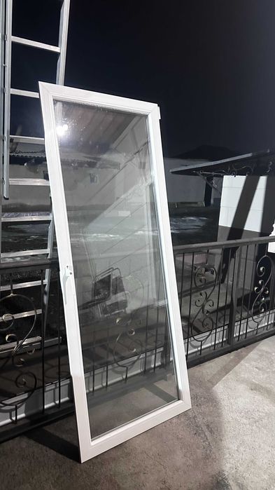 Продам пластиковую дверь новая