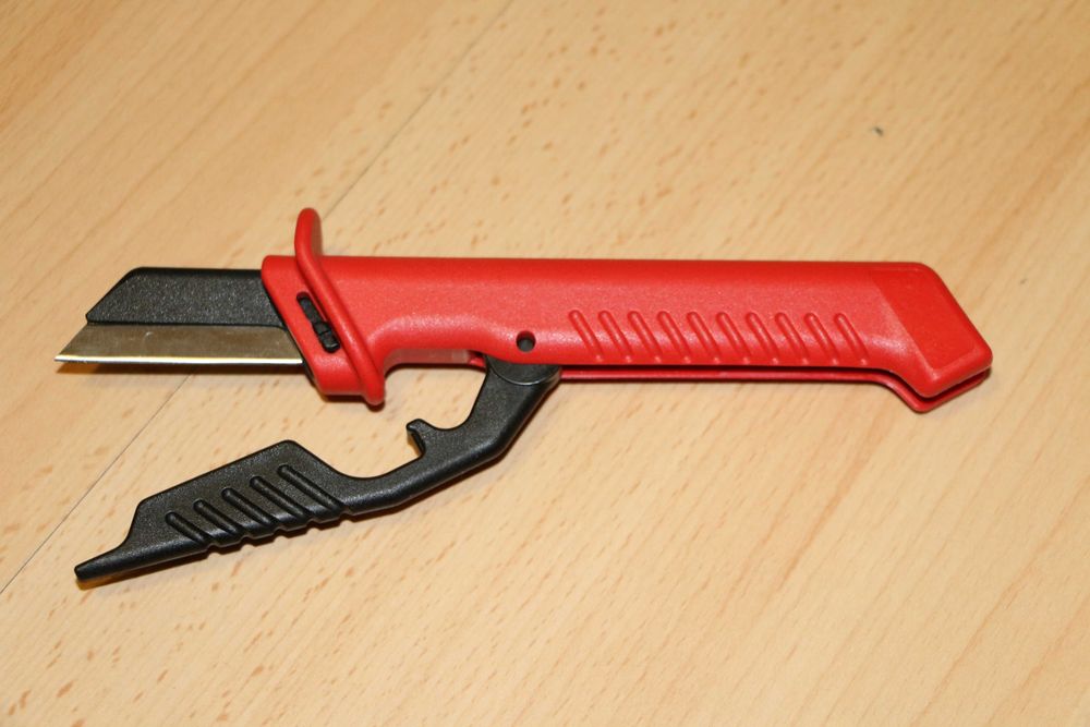 Knipex нож за кабели, сменяемо острие, VDE 1000 V, Германия