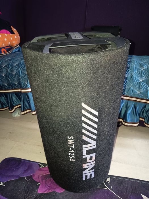 Subwoofer ALPINE SWT-12s4 cu statie