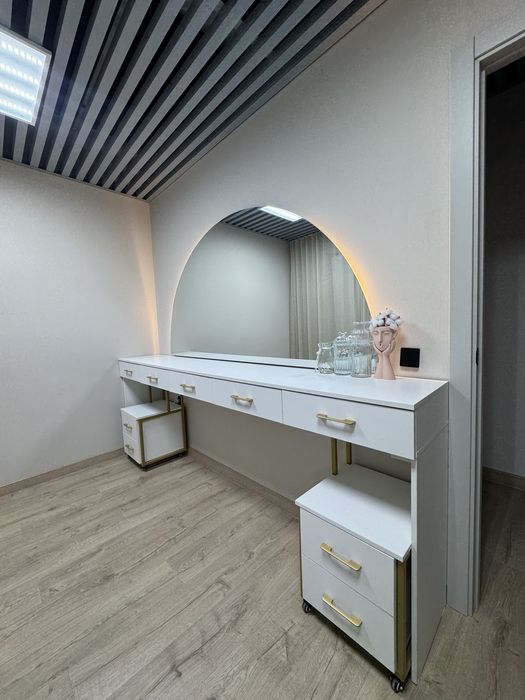 Мебель для визажист парикмахер