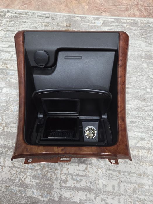 Продам консоль на камри 30