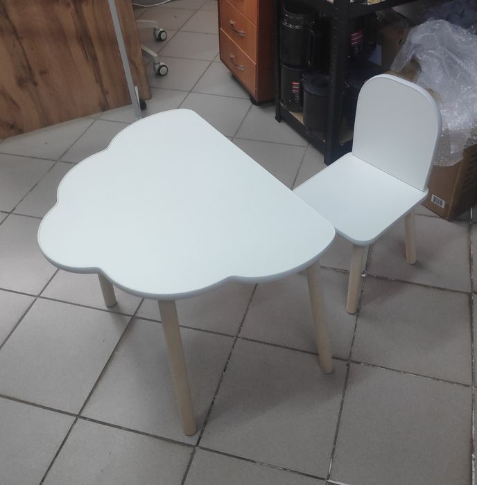 Продам детский стол облако и стул