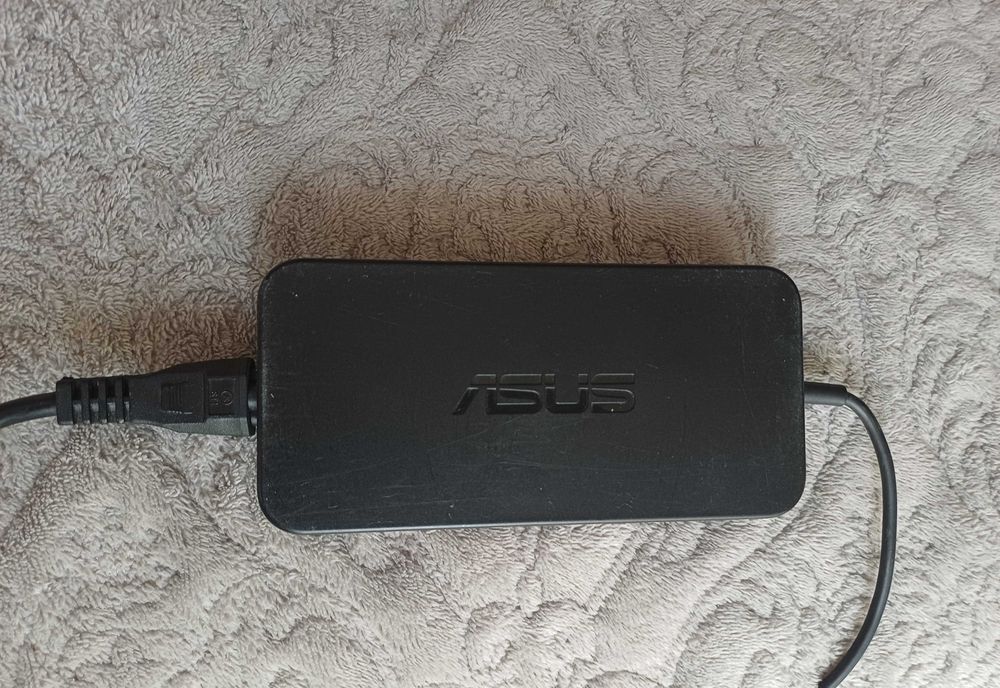 Laptop Gaming ASUS ROG G551JW – Intel i7, 16GB RAM, GTX 960M | Functional fără SSD/HDD / Pentru piese sau upgrade