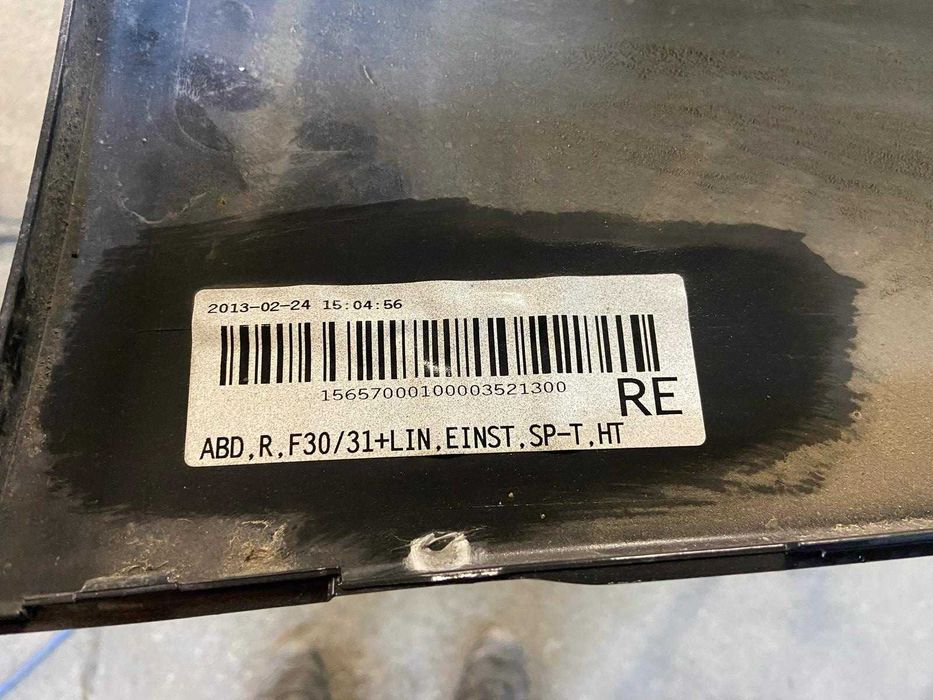 Ornament prag plastic stanga dreapta BMW F30 F31 rosu A75 / gri A17