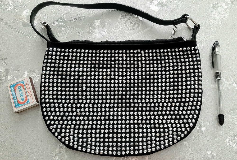 Клатч - сумочка для необходимых мелочей