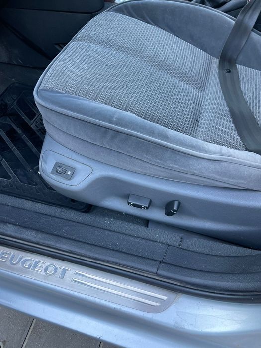 Vând sau schimb peugeot 407