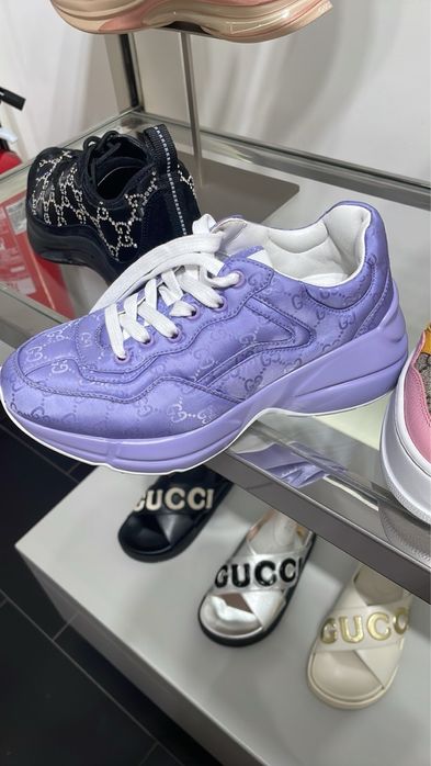 Лилави кецове на Gucci