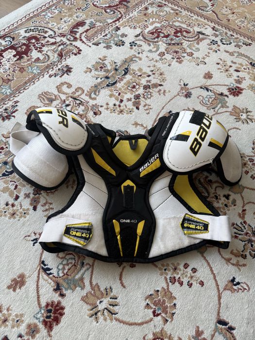 Продаю хоккейную экипировку