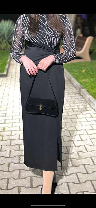 Рокля в черен цвят