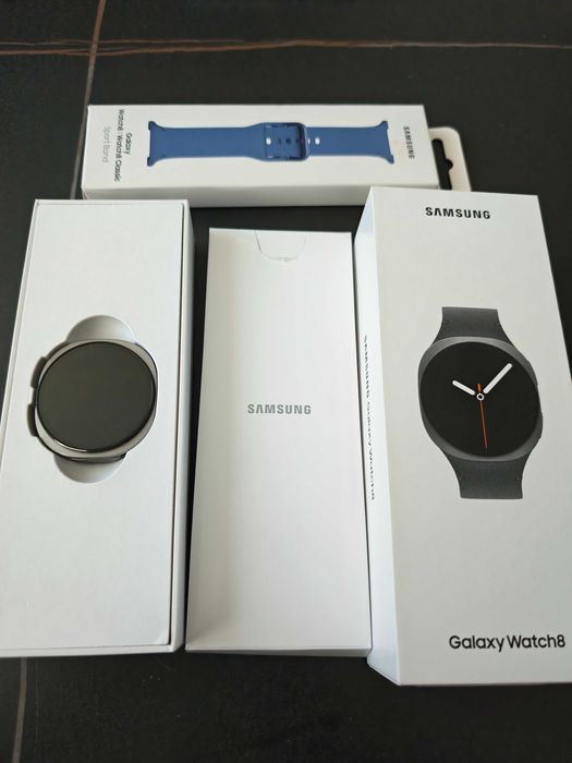 Часовник Samsung galaxy watch 8 44mm подарък към часовника чисто нова каишка.